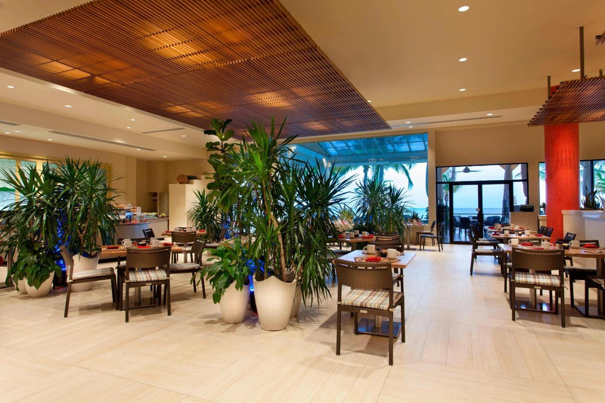 Courtyard By Marriott Isla Verde Beach Resort San Juan Exterior photo