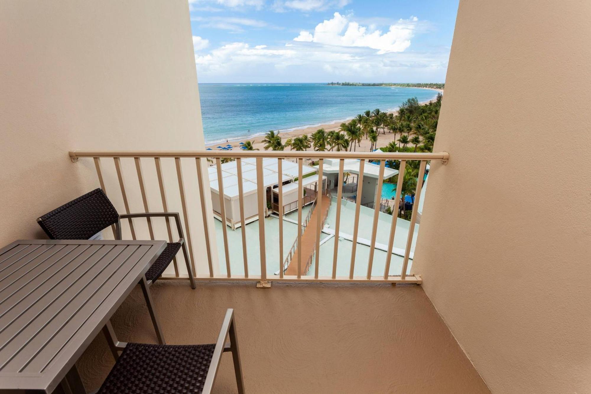 Courtyard By Marriott Isla Verde Beach Resort San Juan Exterior photo