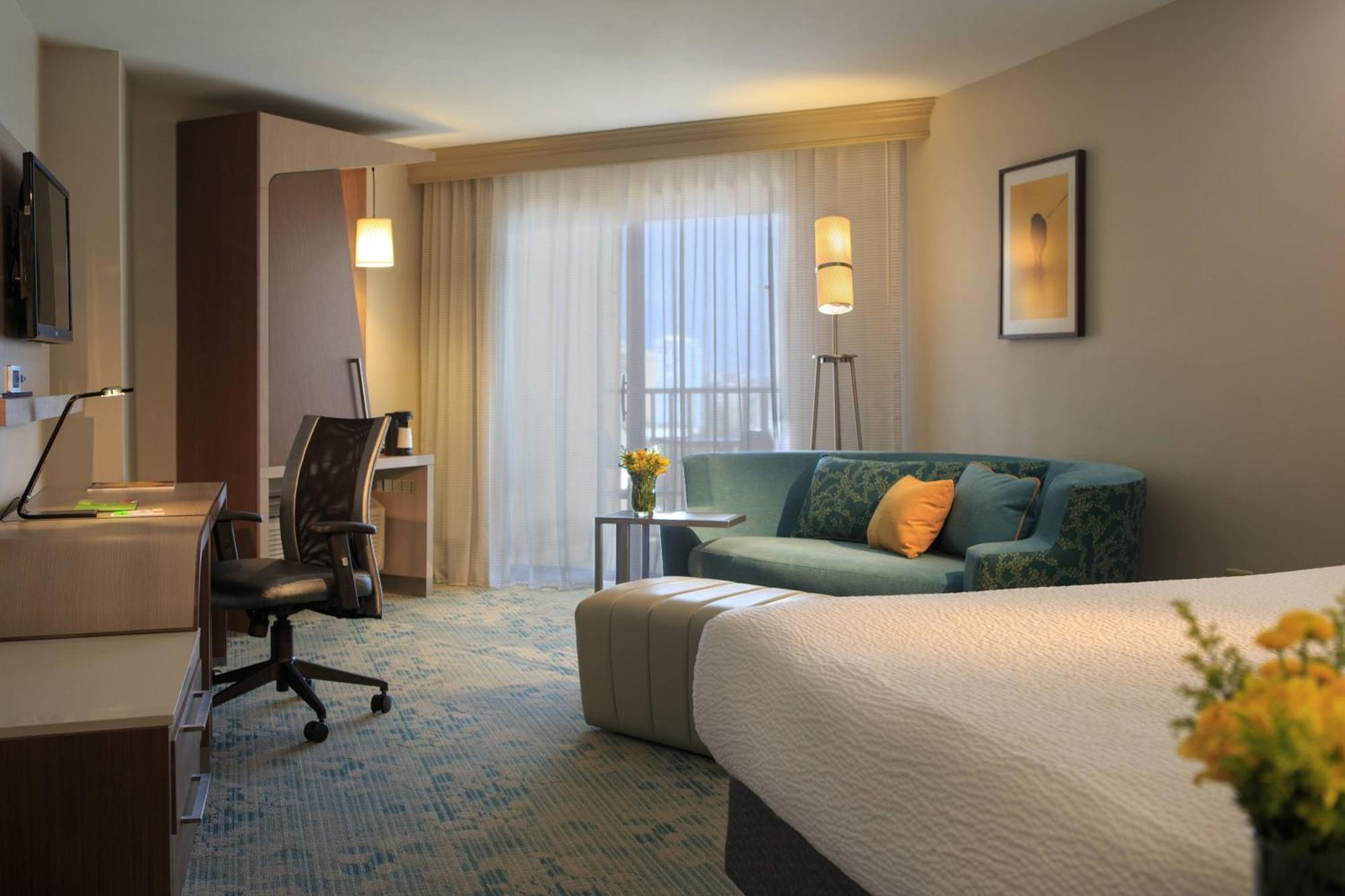 Courtyard By Marriott Isla Verde Beach Resort San Juan Exterior photo
